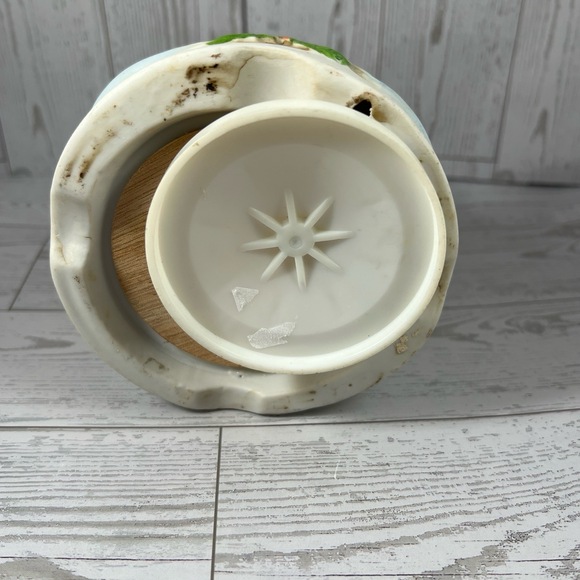 Vintage Figurine Wind Up Musical Revolving Santa Claus Christmas Festive Present - Picture 6 of 6